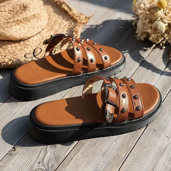 Women's Fashionable Thick-Soled Rivet Beach Slippers 89572889S