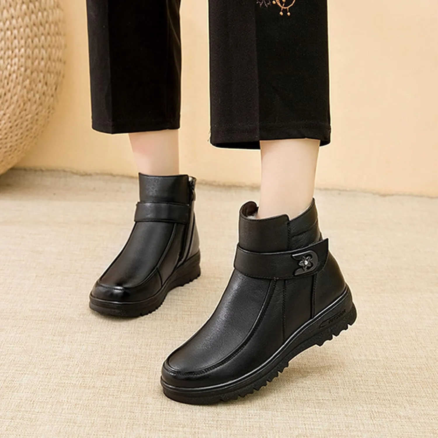 Women'S Leather Thickened Warm Ankle Soft Cotton Shoes, Winter Waterproof Soft Sole Non Slip Side Zipper Mama Snow Boots