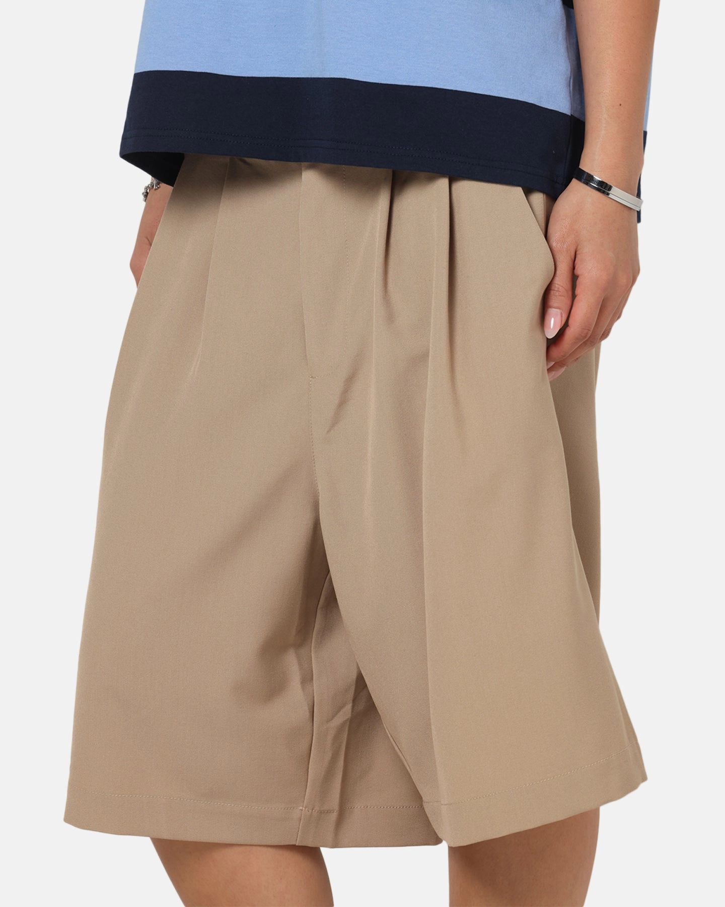XXIII Baggy Pleated Shorts Tan Secure fit Daywear