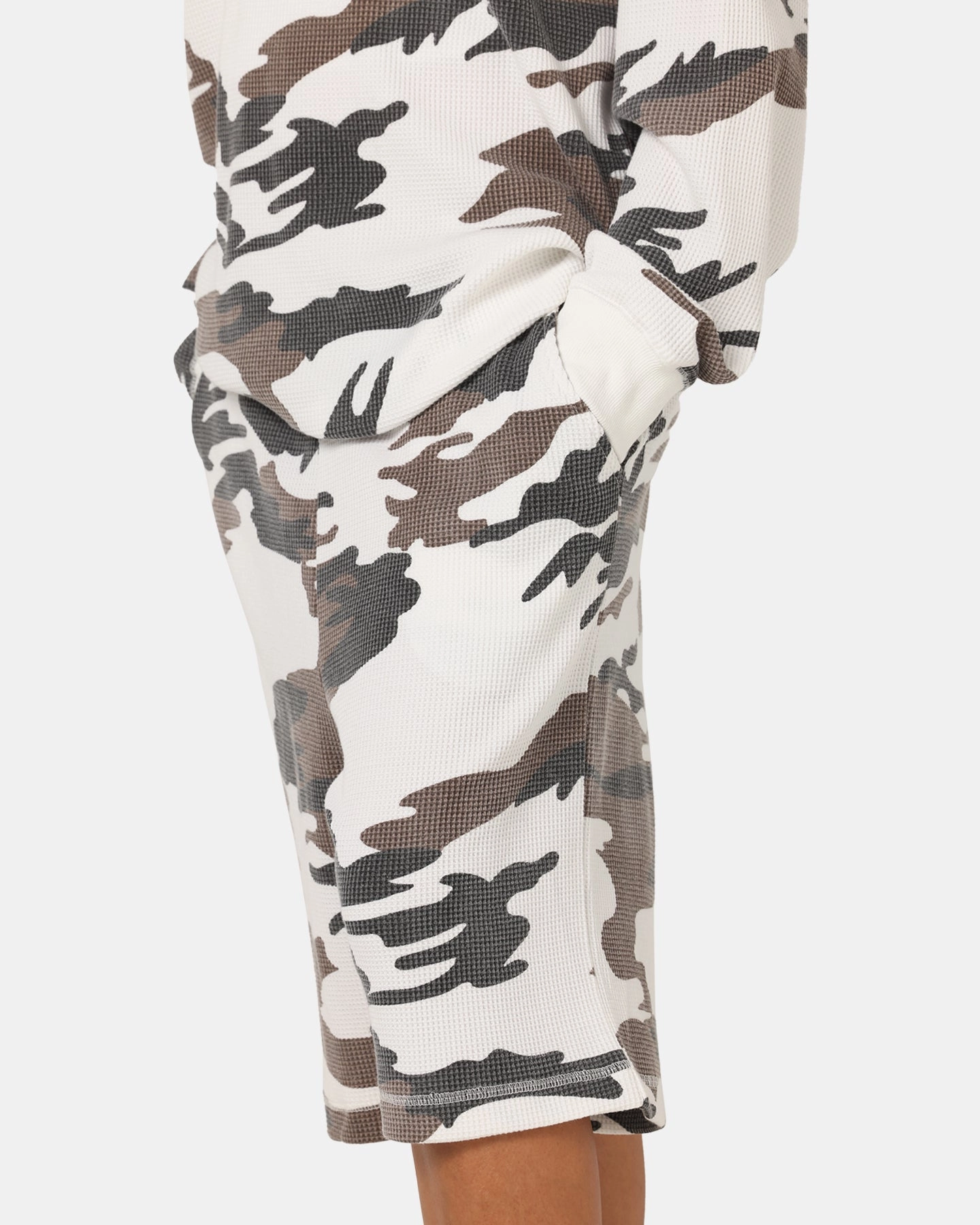 Casual Comfort Fit XXIII Printed Thermal Shorts Snow Camo